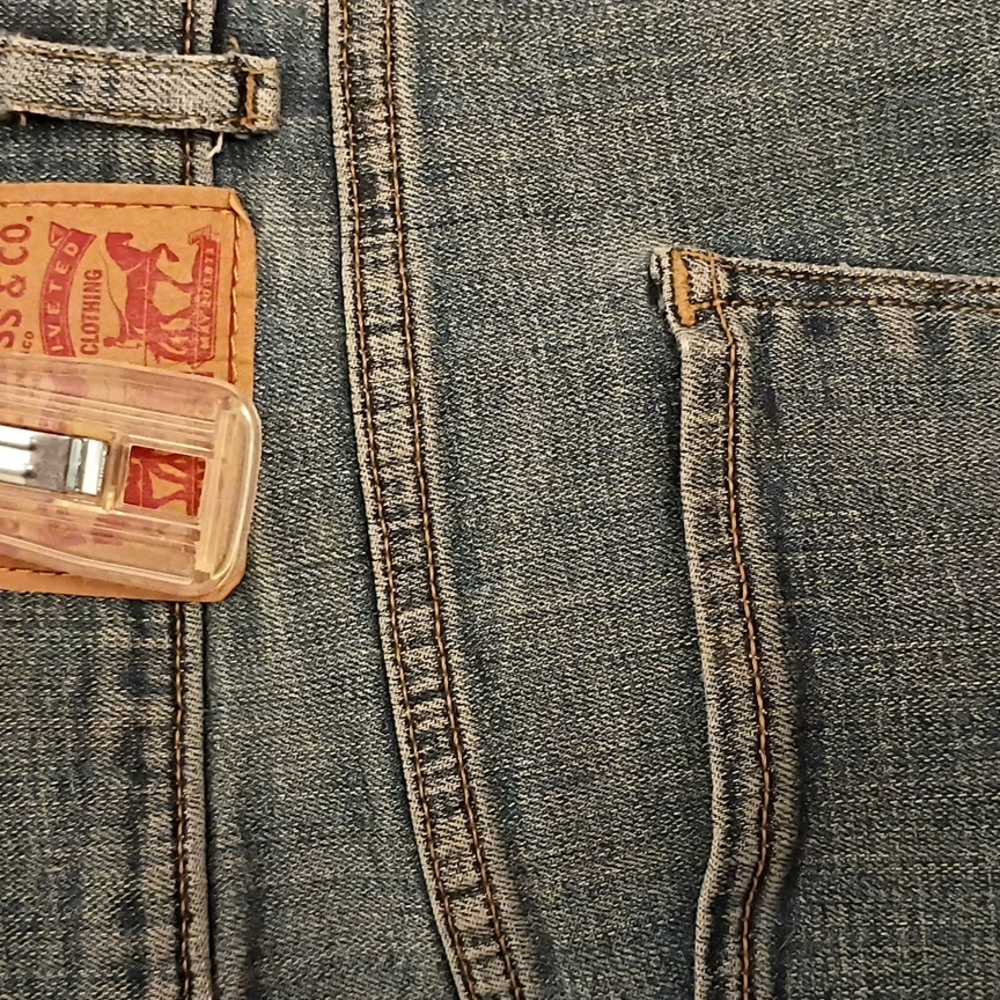 Levi Classic Blue Denim Cut Offs Size 30 7"Inseam - Picture 3 of 4